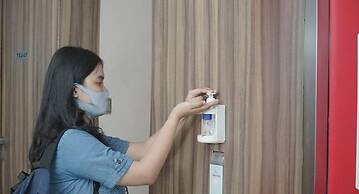 RedDoorz @ Jalan Biak Roxy Jakarta