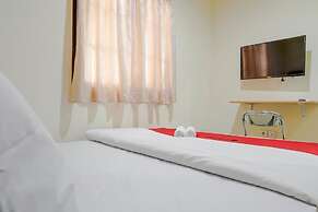 RedDoorz @ Jalan Biak Roxy Jakarta