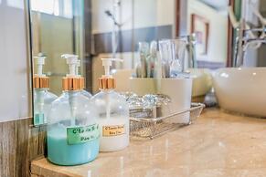 C'Lavie Hotel - Saigon Airport Hotel