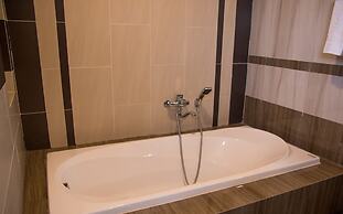 C'Lavie Hotel - Saigon Airport Hotel