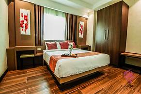 Luxury Condo 904 at The Padgett Place