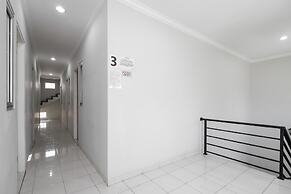 RedDoorz near Central Park Mall