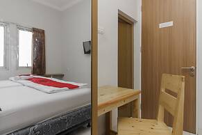 RedDoorz near Central Park Mall