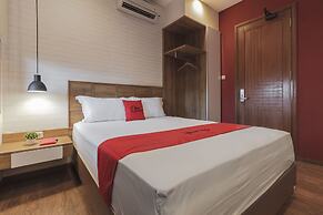 RedDoorz Plus @ CBD Bintaro