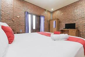 RedDoorz Plus @ Ampera Raya