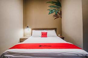 RedDoorz Plus near Mall Slipi Jaya