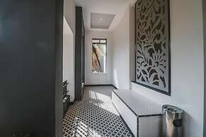 RedDoorz Plus near Mall Slipi Jaya