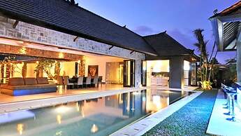 Modern Family Villa