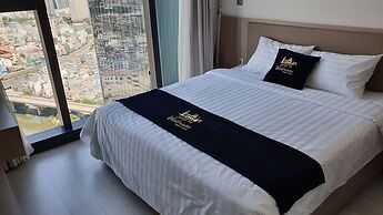 Stay In Vietnam Vinhomes Golden River