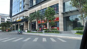 Stay In Vietnam Vinhomes Golden River