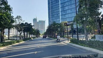 Stay In Vietnam Vinhomes Golden River