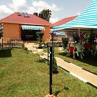 Happy Wallet Gardens Hotel