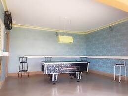 Happy Wallet Gardens Hotel