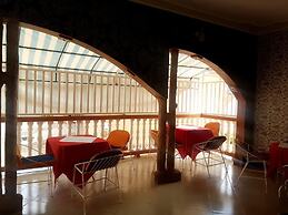 Happy Wallet Gardens Hotel