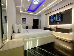 Double M Exquisite Suites and Lounge