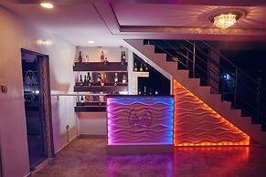 Double M Exquisite Suites and Lounge