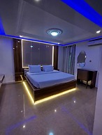 Double M Exquisite Suites and Lounge