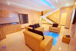 Double M Exquisite Suites and Lounge