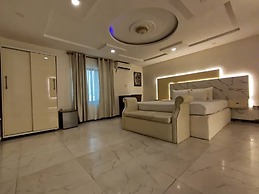 Double M Exquisite Suites and Lounge