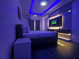 Double M Exquisite Suites and Lounge