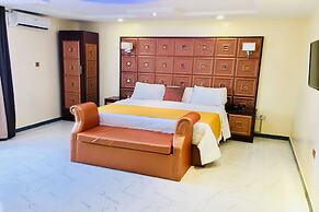 Double M Exquisite Suites and Lounge