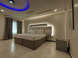 Double M Exquisite Suites and Lounge