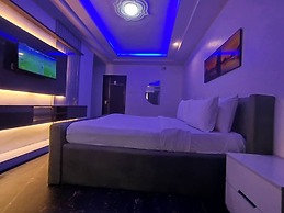 Double M Exquisite Suites and Lounge