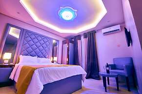 Double M Exquisite Suites and Lounge