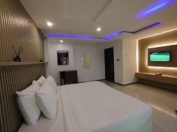 Double M Exquisite Suites and Lounge