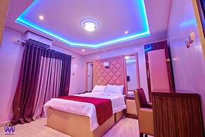 Double M Exquisite Suites and Lounge