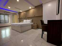 Double M Exquisite Suites and Lounge