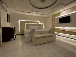 Double M Exquisite Suites and Lounge