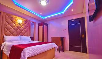 Double M Exquisite Suites and Lounge