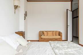 Piazza Cavour Lake View