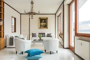 Piazza Cavour Lake View