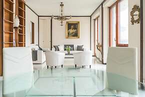 Piazza Cavour Lake View