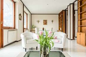 Piazza Cavour Lake View