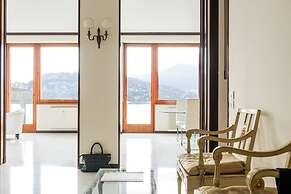 Piazza Cavour Lake View