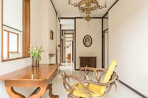 Piazza Cavour Lake View