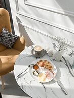 Wine & Pillow Hotel by Frapolli