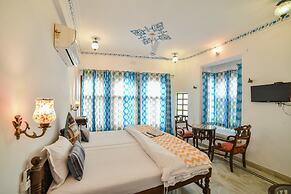 Hotal Devraj Niwas on Lake Pichola Udaipur