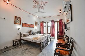 Hotal Devraj Niwas on Lake Pichola Udaipur