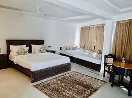 Hotal Devraj Niwas on Lake Pichola Udaipur