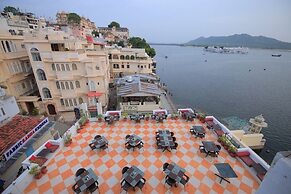 Hotal Devraj Niwas on Lake Pichola Udaipur