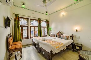 Hotal Devraj Niwas on Lake Pichola Udaipur