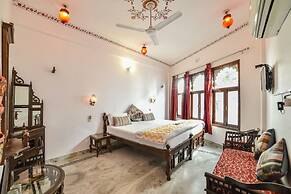 Hotal Devraj Niwas on Lake Pichola Udaipur