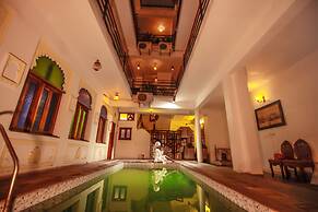 Hotal Devraj Niwas on Lake Pichola Udaipur