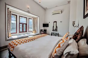 Hotal Devraj Niwas on Lake Pichola Udaipur