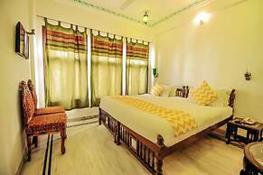 Hotal Devraj Niwas on Lake Pichola Udaipur