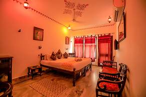 Hotal Devraj Niwas on Lake Pichola Udaipur